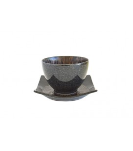 Ensemble tasse et sous-tasse en porcelaine japonaise