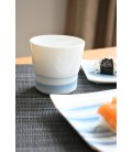 Gobelet en fine porcelaine japonaise motif bleu